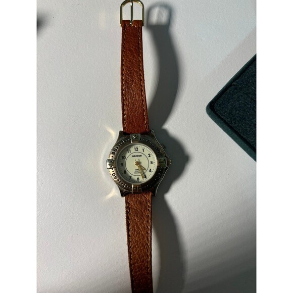 Watch - Picture 2 of 4